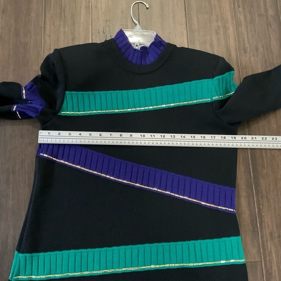 St John Collection Marie Gray Gold Embellished Santana Knit Sweater Size Small - Picture 7 of 7